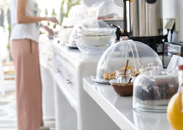 ホテル Iris ナウサ