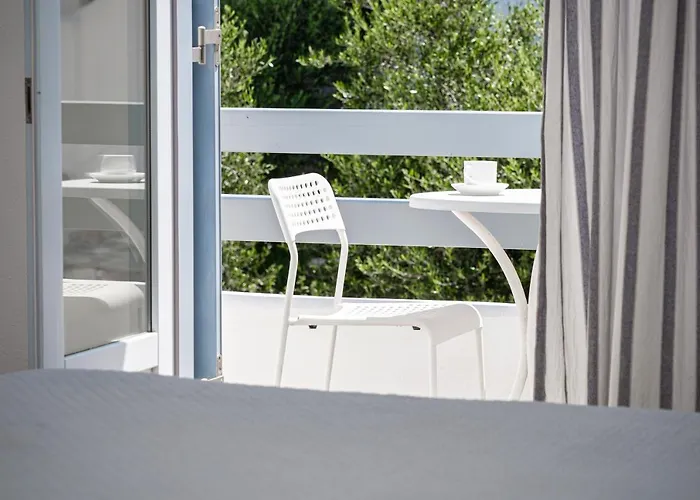 Iris ホテル ナウサ