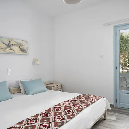 Iris Hotel 3*