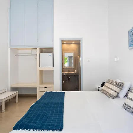 Iris Hotel 3*