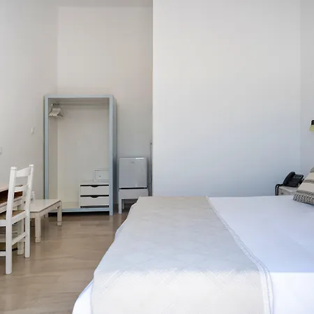 Iris Hotel 3*