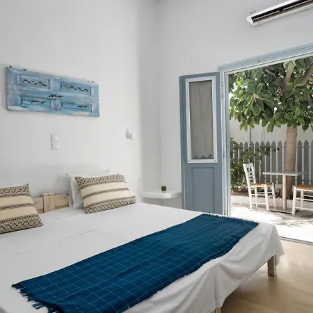 Iris Hotel Naousa (Paros)