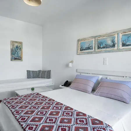 Iris 3* Naousa (Paros)