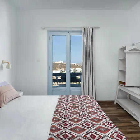 Iris 3* Naousa (Paros)