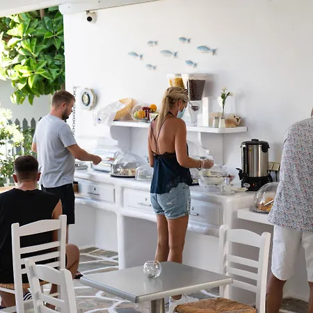 Iris 3* Naousa (Paros)