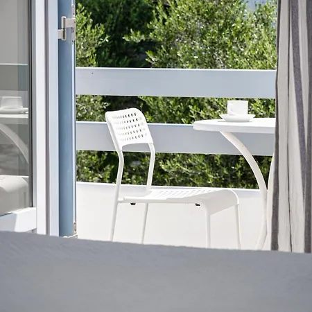 Iris Hotel Naousa (Paros)