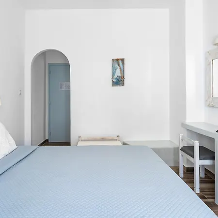 Iris Hotel 3*
