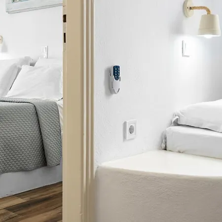 Iris Hotel 3*