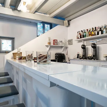 Iris 3* Naousa (Paros)