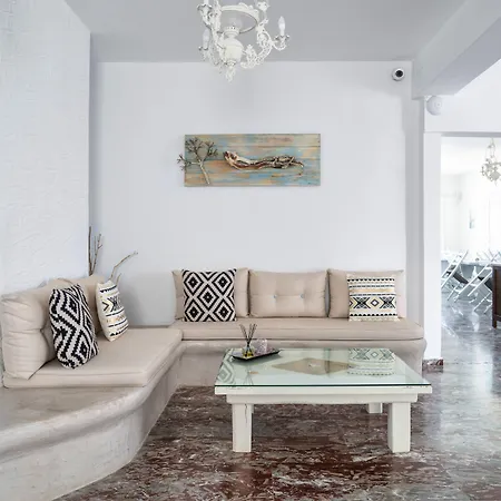 Iris 3* Naousa (Paros)
