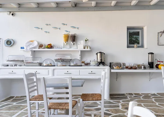 Iris 3* Naousa (Paros)